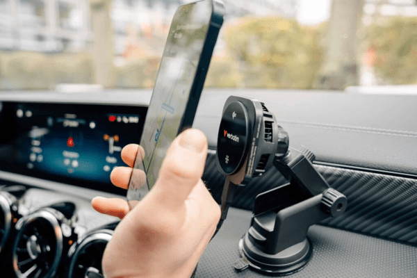 verbatim-charge-n-drive-qi2-magnetic-wireless-car-charger-31861-09