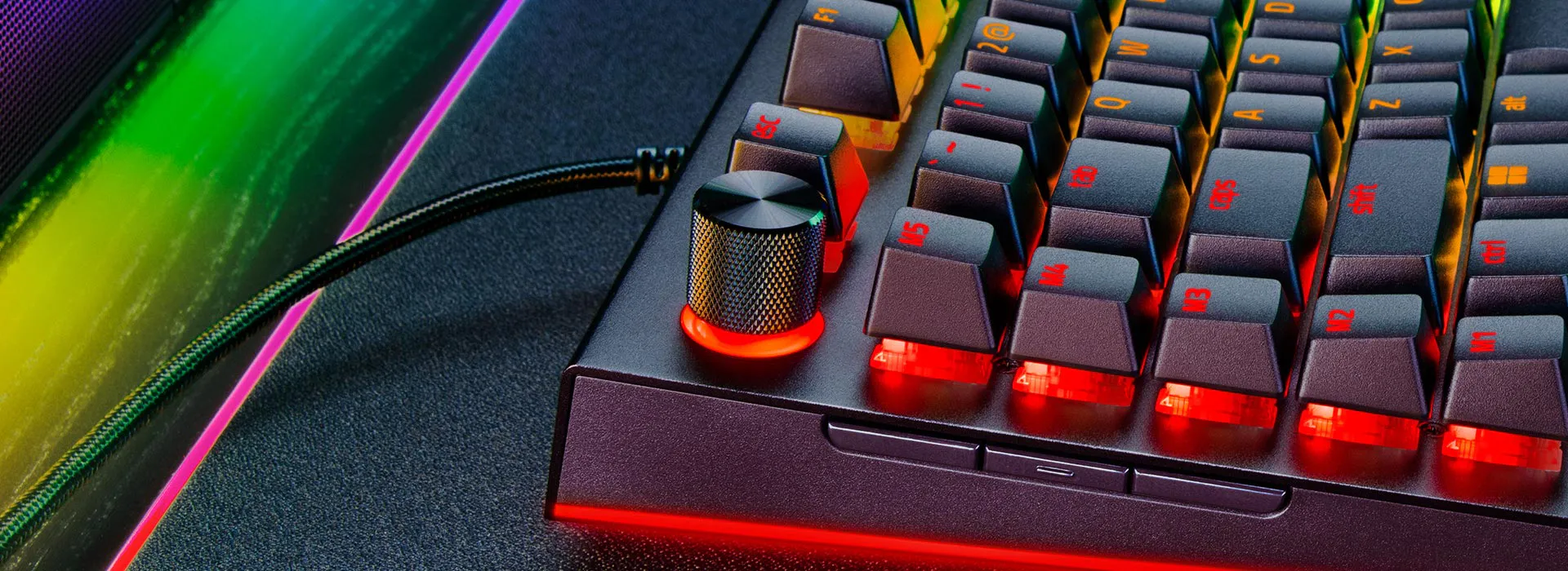 razer-blackwidow-v4-pro-info-05