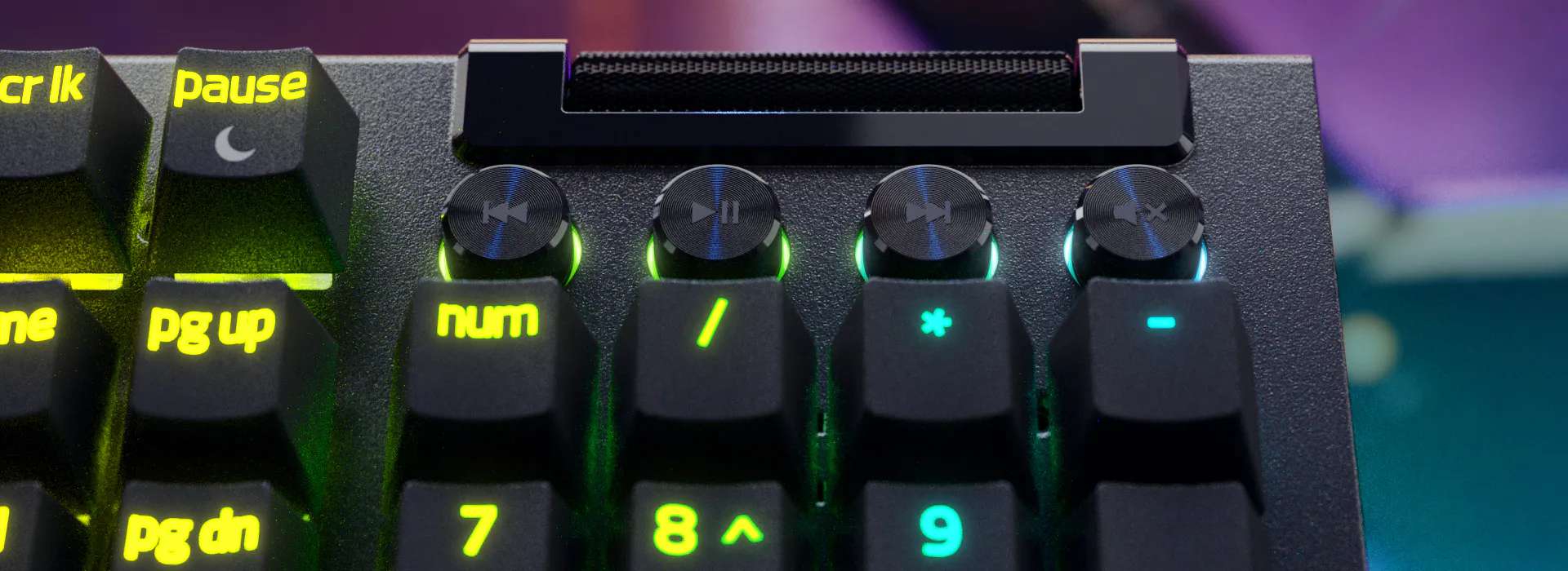 razer-blackwidow-v4-pro-info-09