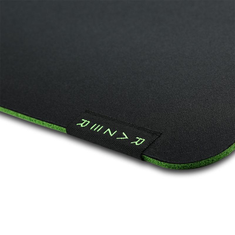 razer-gigantus-v2-soft-gaming-mouse-mat-medium-black-02