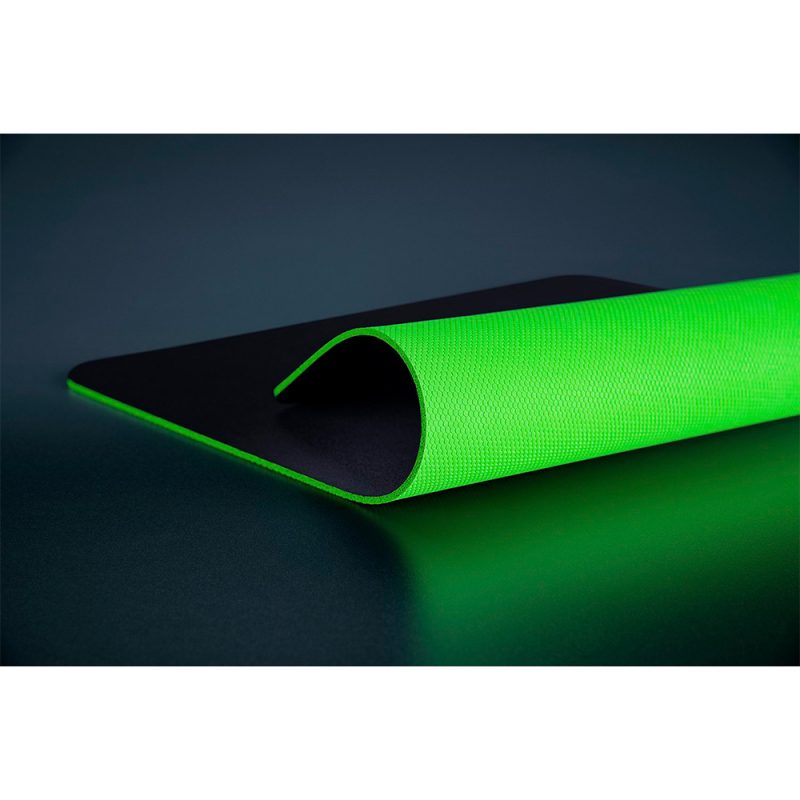 razer-gigantus-v2-soft-gaming-mouse-mat-medium-black-03